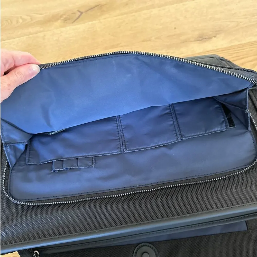 Leonhard Heyden - Laptop Messenger Travel Bag in Black